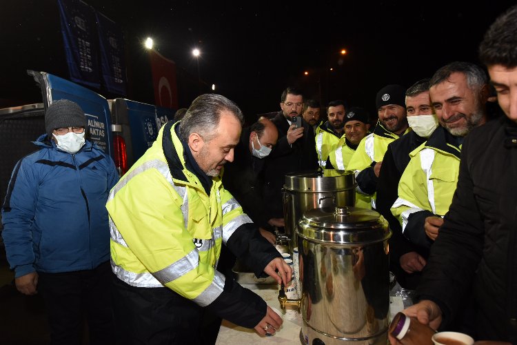 Bursa'da şantiyede salepler Başkan Aktaş'tan -