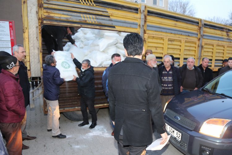 Bursa'da arıcılara arı gıdası dağıtıldı -