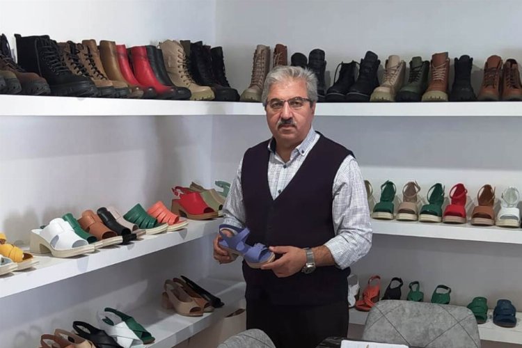Bursa'da ayakkabıcı esnafı dertli -