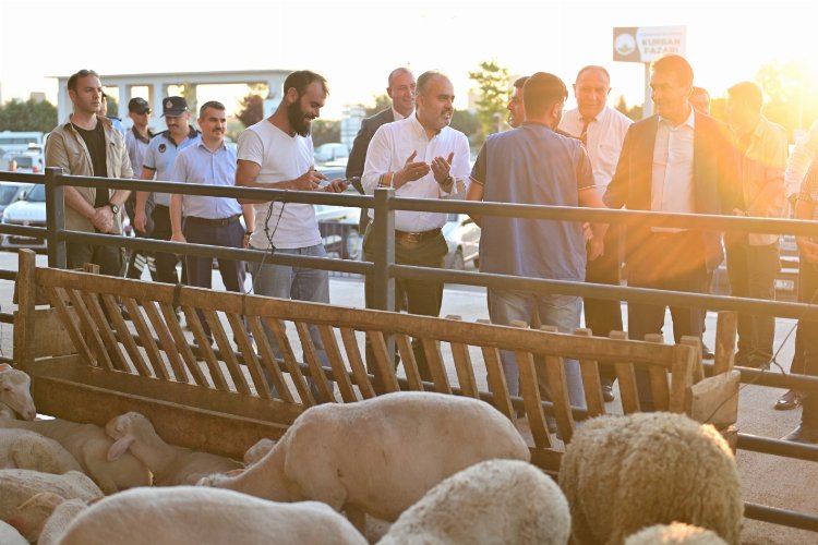 Bursa'da bayram öncesi başkanlardan pazar ziyareti -