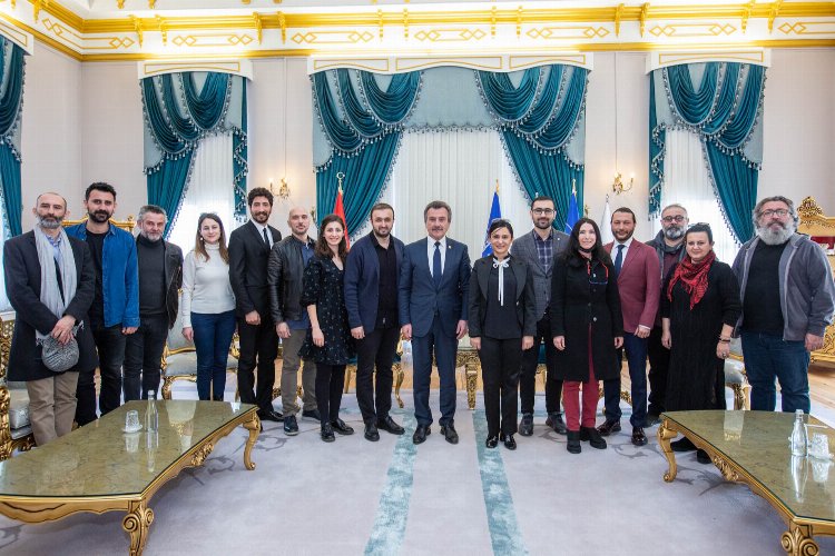 Bursa'da Büyükşehir Başkanvekili tiyatrocuları kabul etti -