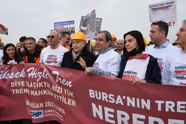 Bursa'da CHP'liler hızlı tren için 23 kilometre yürüdüler -