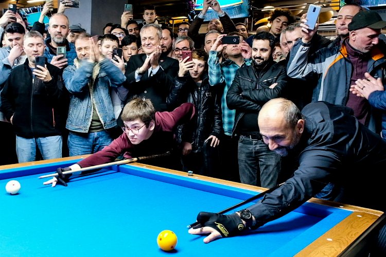 Bursa’da dünya şampiyonundan bilardo şov -