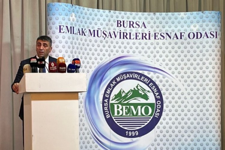 Bursa'da emlakçıların sektörün sorunlarını raporladı -