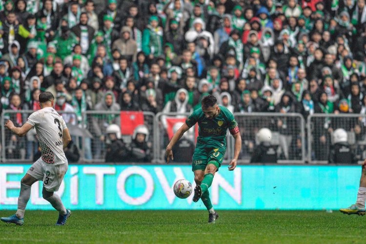 Bursa'da gergin maç sona erdi: Bursa 2 - Amed 1 -