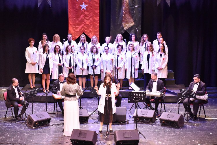 Bursa'da hekimlerden beyaz önlüklü konser -