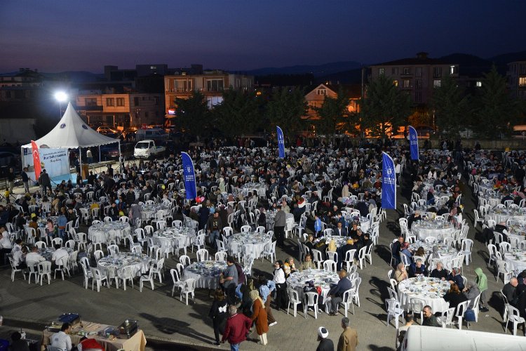 Bursa'da iftar sofrası İznik'te kuruldu -