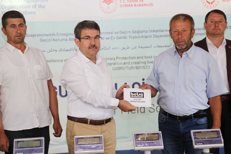 Bursa'da incir yetiştiricilerine terazi dağıtımı -