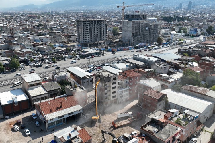 Bursa'da İstanbul Caddesi yıkımlarla şekilleniyor -