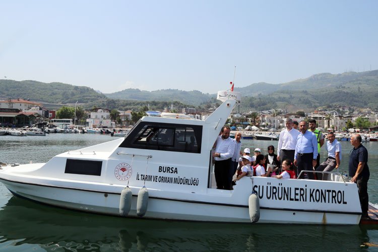Bursa'da 'lider çocuklar' tekne gezisi yaptı -
