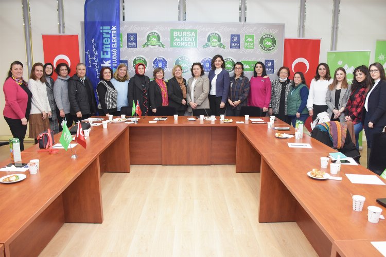 Bursa'da Limak Enerji'den kadınlara 'enerjik püfler' anlatıldı -