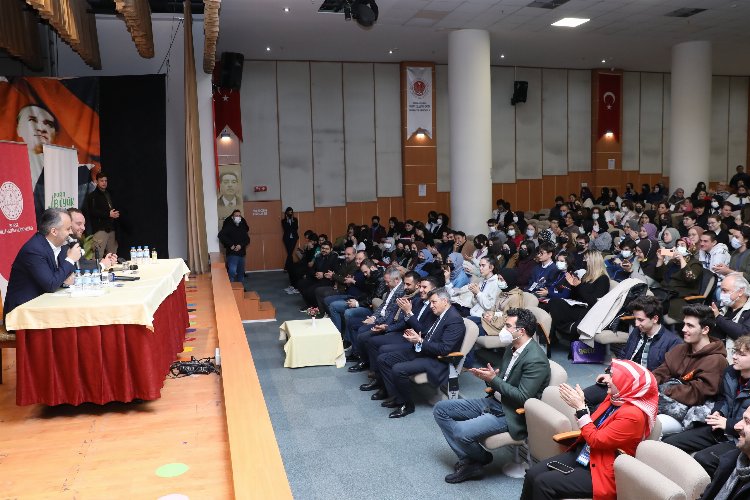 Bursa'da liseliler münazarada karşı karşıya geldi -