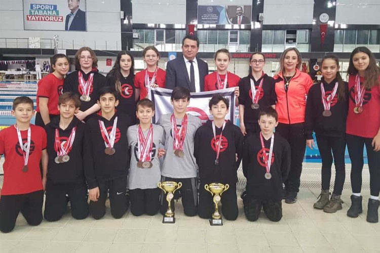 Bursa'da Macide Gazioğlu Kükürtlü Ortaokulu geleneği bozmadı -