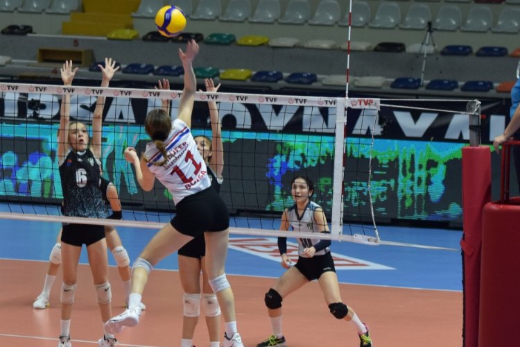 Bursa'da Nilüferli sultanlar sezonu galibiyetle kapattı -