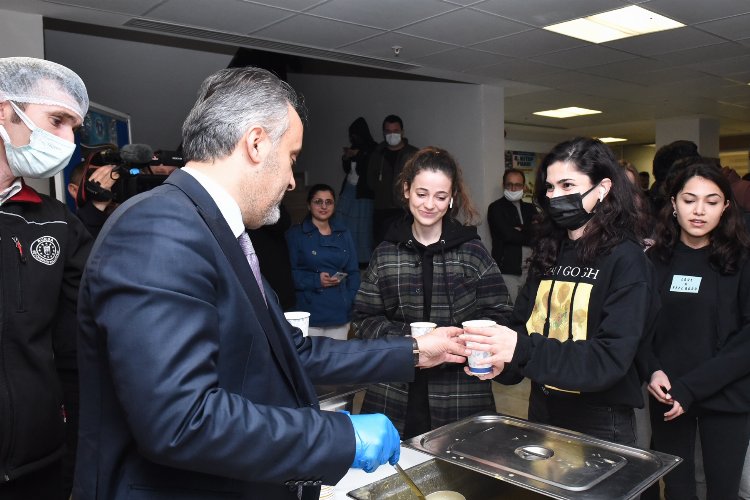 Bursa'da üniversiteli gençler istedi, Başkan Aktaş mesaiyi uzattı