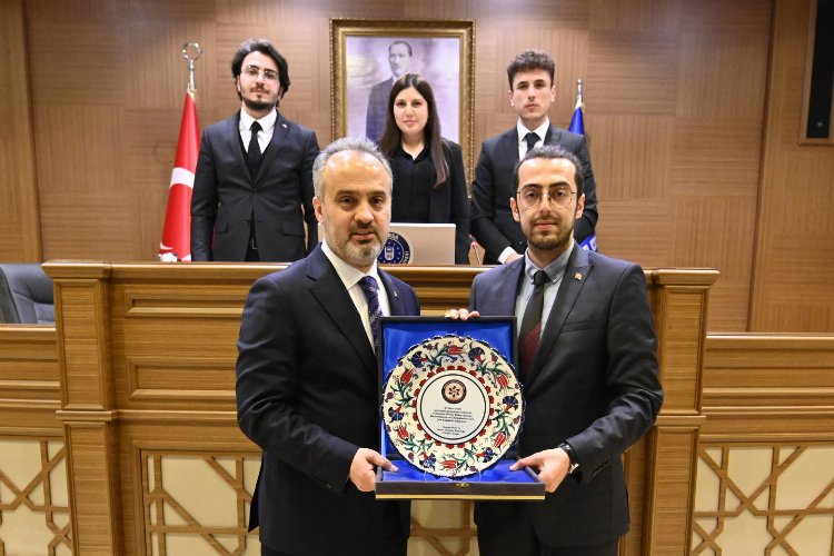 Bursa'da üniversiteli gençlerden meclis simülasyonu -