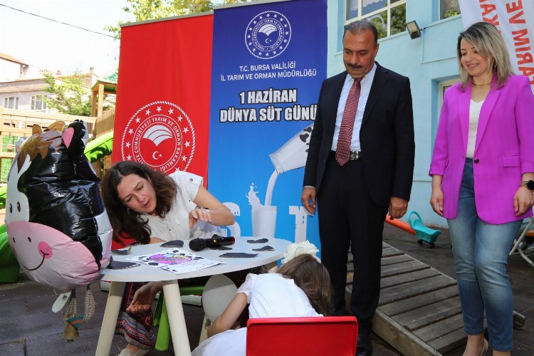 Bursa'da öğrencilere süt tüketimine eğlenceli teşvik -