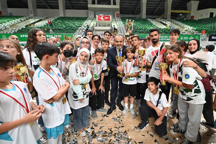 Bursa'da okul sporlarına coşkulu kapanış -