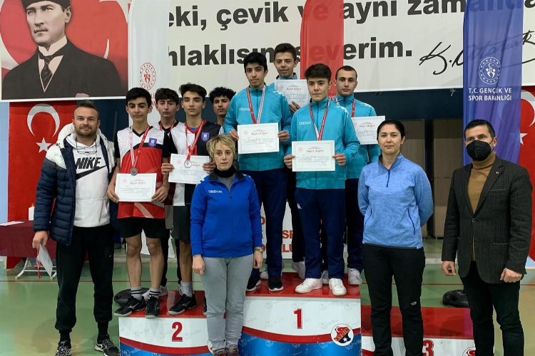 Bursa'da Osmangazili badmintoncular yeniden zirvede -