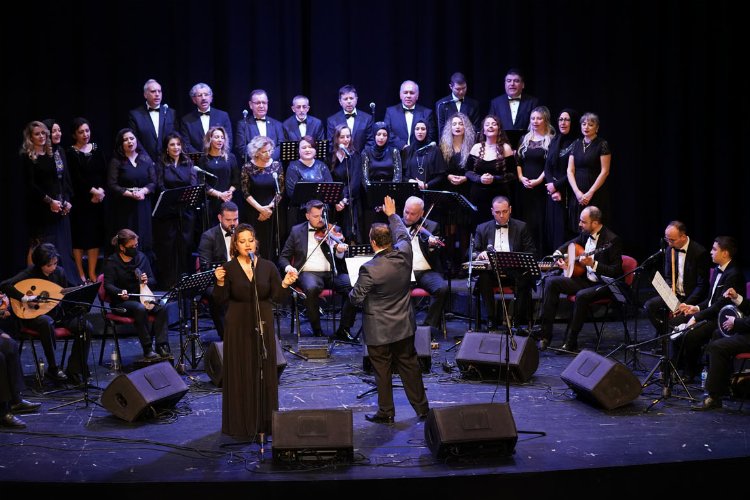 Bursa'da Öğrenci Korosu'ndan TSM gecesi -