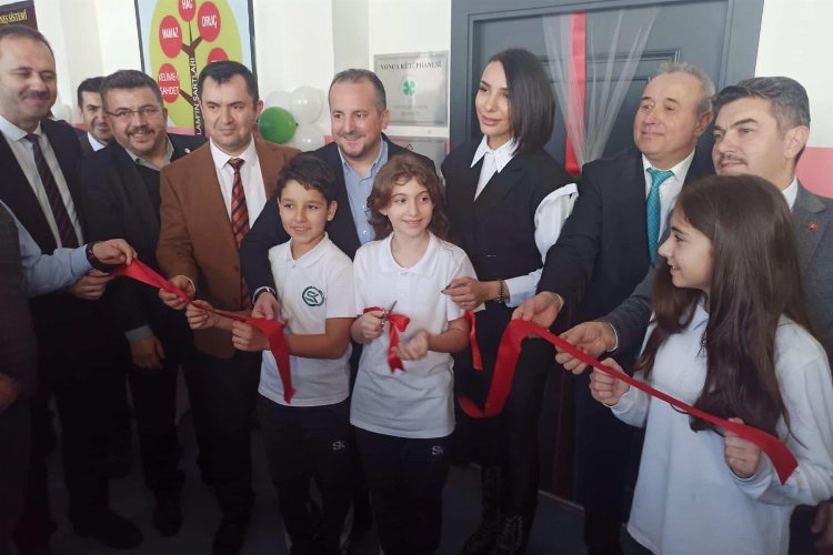 Bursa'da Sabiha Köstem Ortaokulu'na yeni kütüphane -