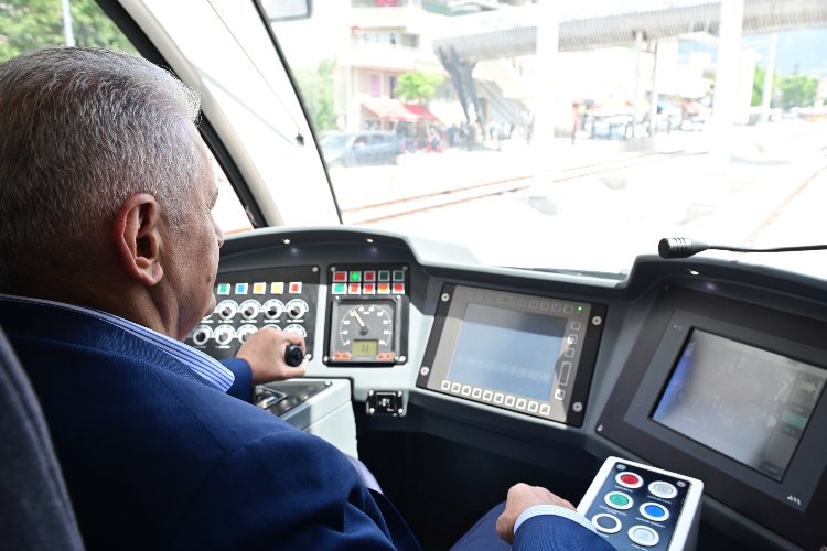 Bursa'da T2 hattı açıldı... Binali Yıldırım vatman oldu -