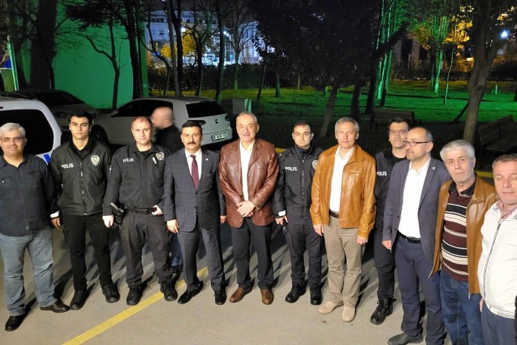 Bursa'da İYİ Partililer nöbetteki polisleri ziyaret etti -