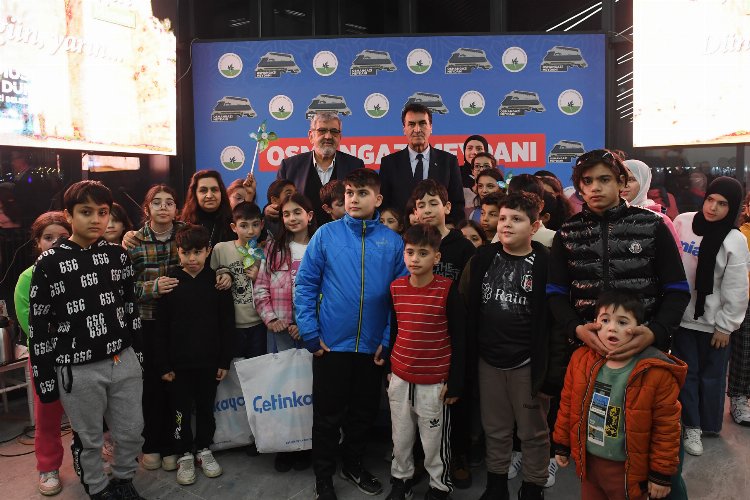 Bursa'da yetim çocuklardan Başkan Dündar'a sürpriz doğum günü -