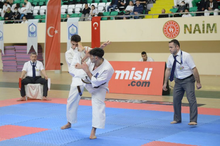 Bursa'da Yıldırımlı karateciler 23 madalya kazandı -