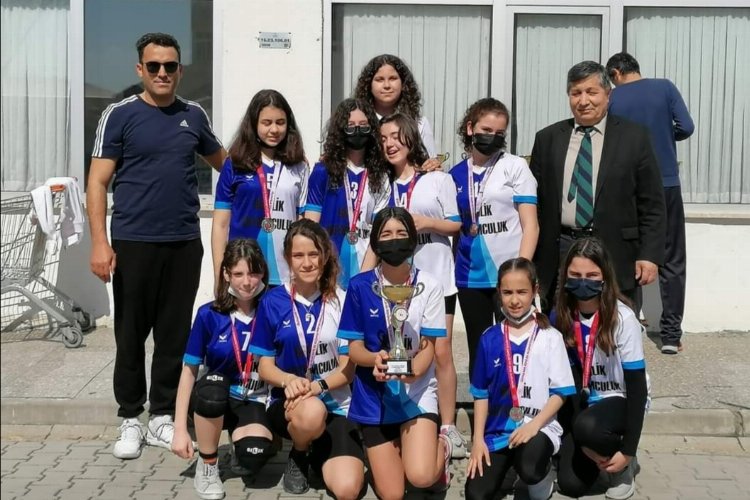 Bursa Gemlik Ali Kütük Ortaokulu destan yazdı -