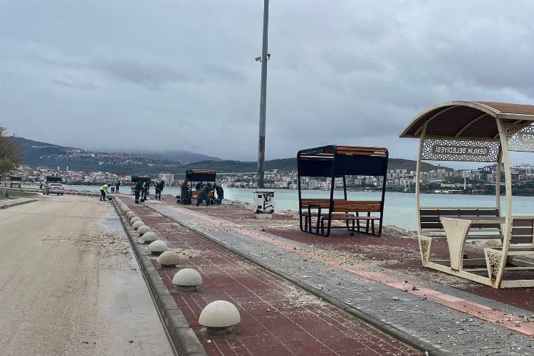 Bursa Gemlik sahil yolu ulaşıma yeniden açıldı -