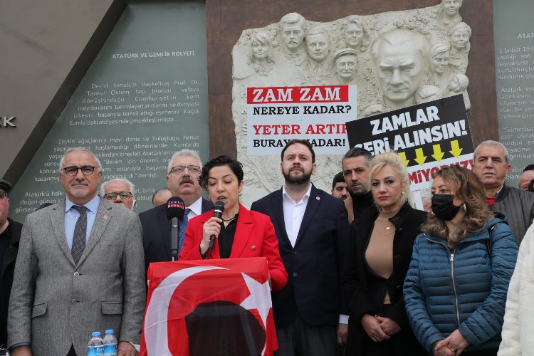 Bursa Gemlik'te altı partinin ilçe başkanları : 