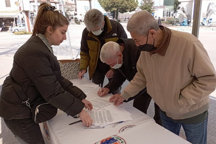 Bursa Gemlik'te 'Körfezime Dokunma' imzaları sürüyor -