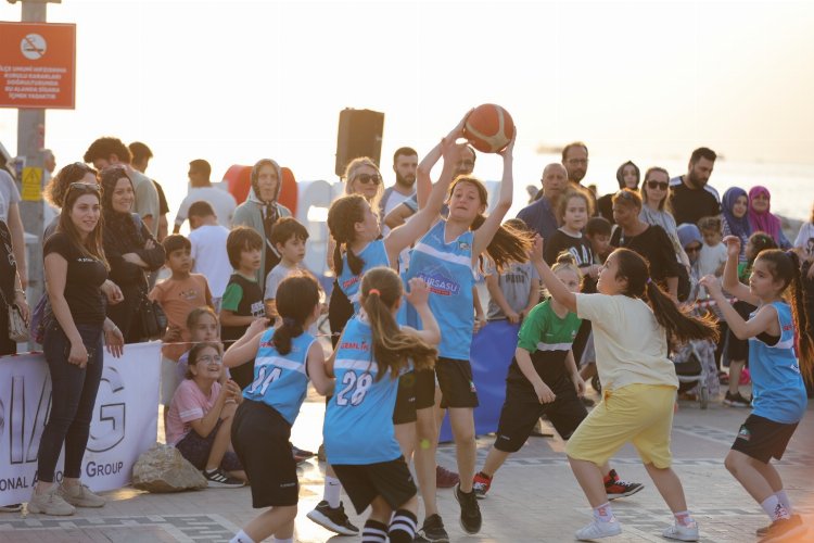 Bursa Gemlik'te minik basketbolcular hünerlerini sergiledi -
