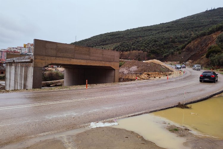 Bursa Gemlik'te Çukurbahçe Köprülü Geçişi tehlike saçıyor -