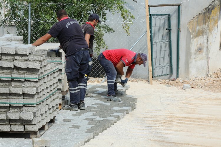 Bursa Gürsu'nun sokaklarına parke taşı döşeniyor -