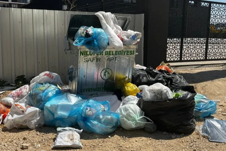Bursa Hasanağa Toki’de çöp ve koku sorunu hat safhada! -