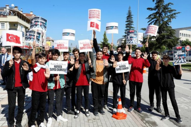 Bursa İnegöl'de hayata 'saygı' duruşu -