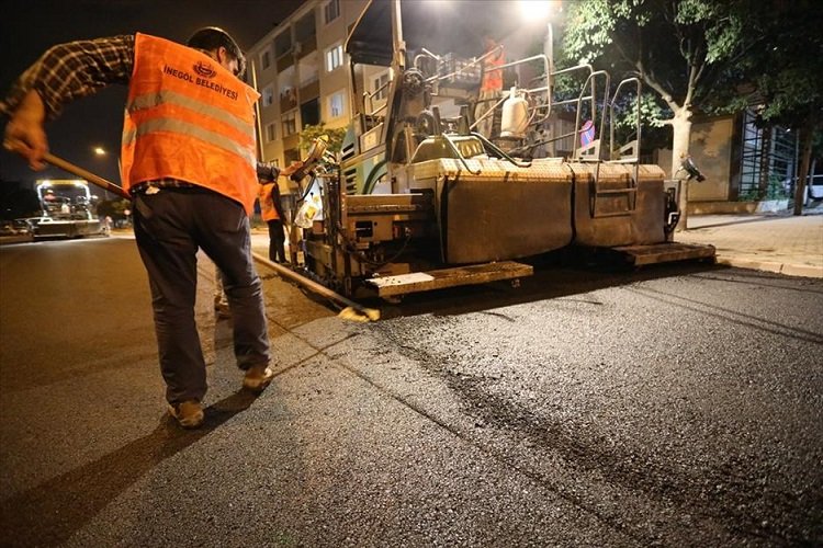 Bursa İnegöl Park Caddesi'nde sıcak asfalt tamamlandı -