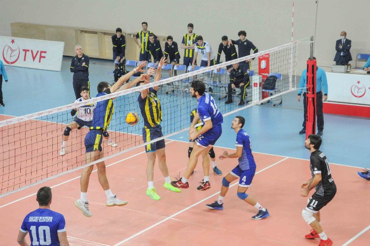 Bursa Karacabey Belediyespor voleybolda doludizgin -