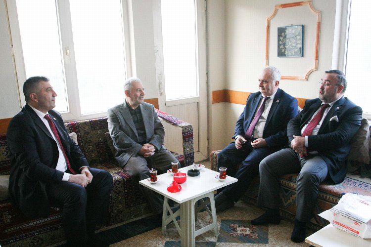 Bursa Kestel'de Saadet Partisi'nden eski Başkan'a nezaket -