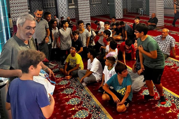 Bursa Mudanya'da aralıksız sabah namazına katılan öğrenciler ödüllendirildi -