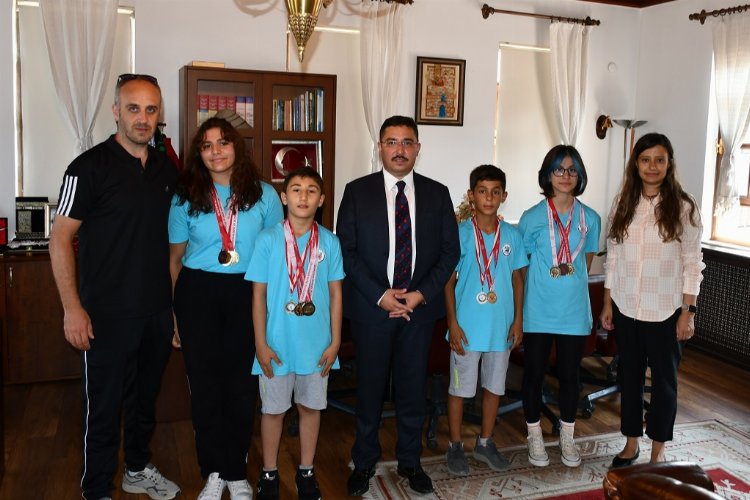 Bursa Mudanya'da başarılı ‘Judo’culardan Kaymakam’a ziyaret -