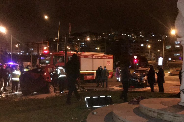 Bursa Mudanya'da kırmızı ışık ihlali: 3 ölü, 1 ağır yaralı -
