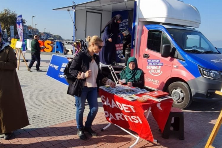 Bursa Mudanya'da 'Saadet'li kadınlardan farkındalık standı -