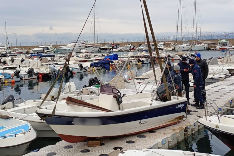Bursa Mudanya'da su tahliyesinde bulunamayan bazı tekneler battı -