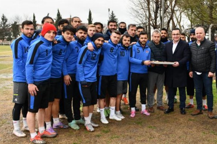 Bursa Mustafakemalpaşa'da futbolculara moral ziyareti -