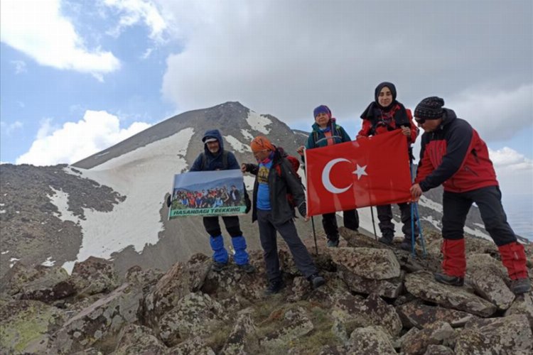 Bursa İnegöl Belediyesporlu dağcılar Hasan Dağına tırmandı -