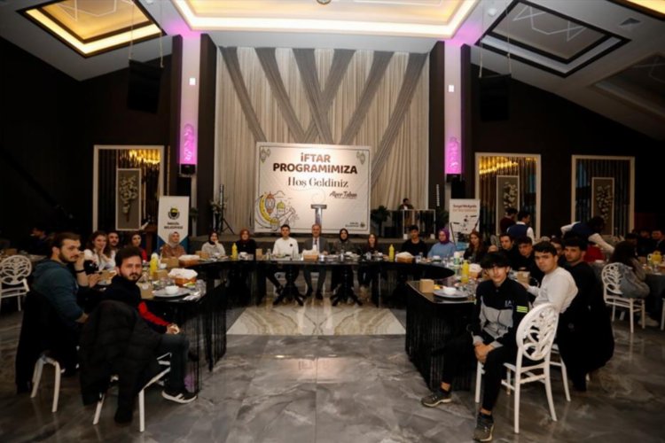 Bursa İnegöl'de Başkan Taban 400 gençle iftarda buluştu -