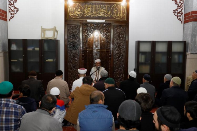 Bursa İnegöl'de Hafız Metin Çakar Kuran-ı Kerim tilavetiyle gönülleri mest etti -